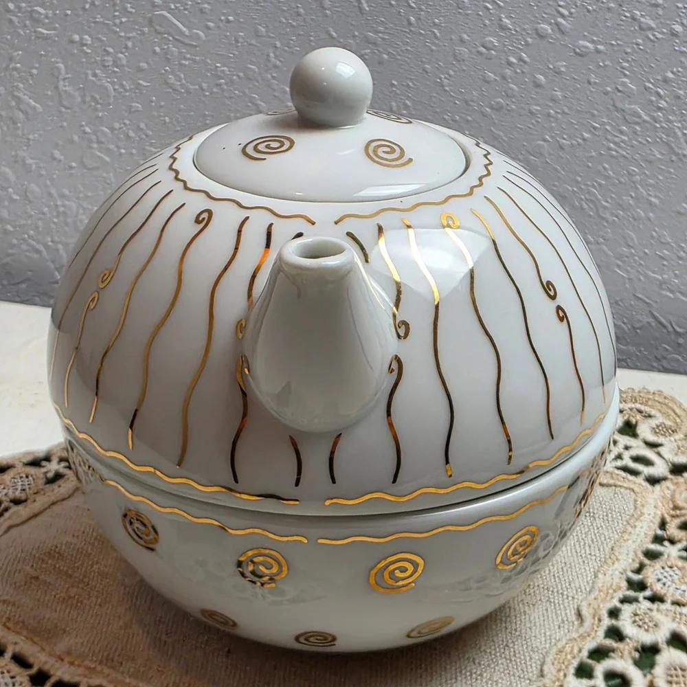 Pottery‎ Barn 'Nile' White Porcelain Tea-For-1 Gold Wavy Line & Spiral Pot & Cup